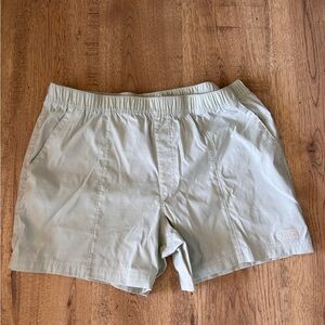 Men’s North Face shorts pale green color size XL EUC